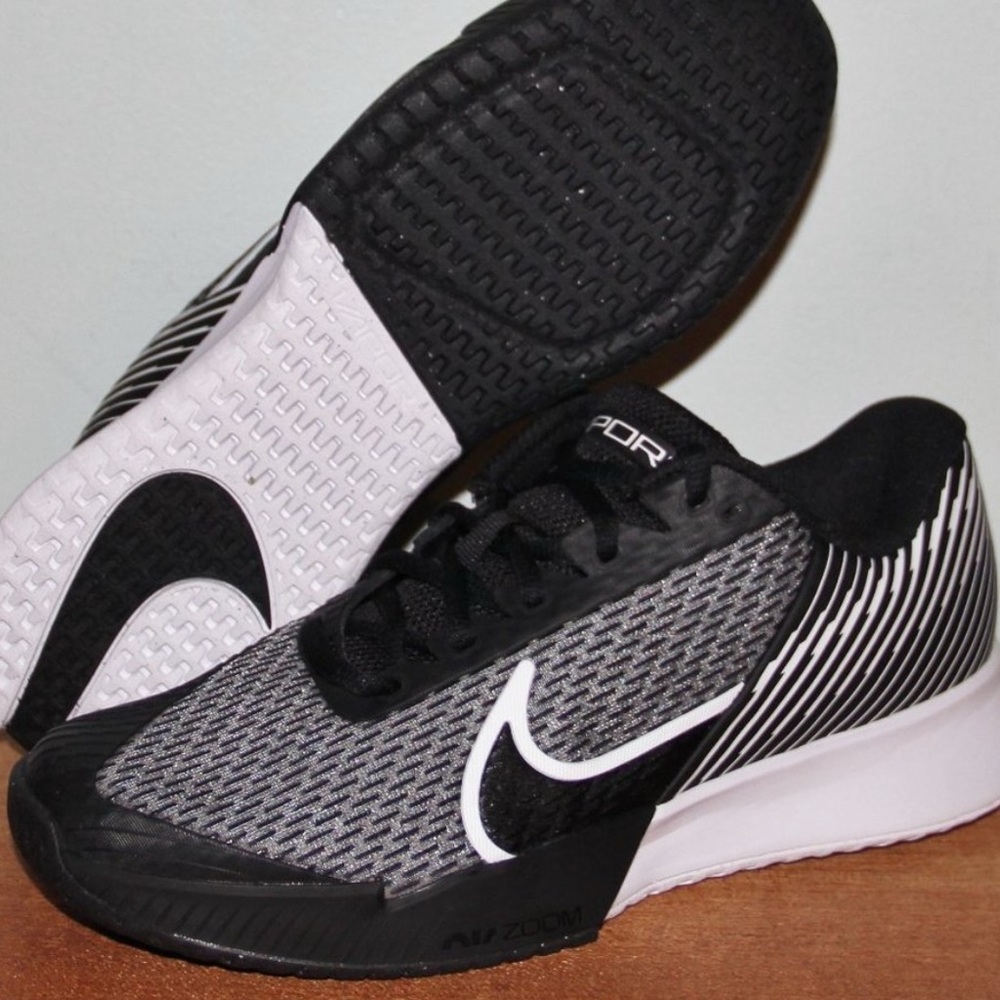 Nike Court Air Zoom Vapor Pro 2 HC Tennis Shoes Womens 9 Black White 40.5 EUR